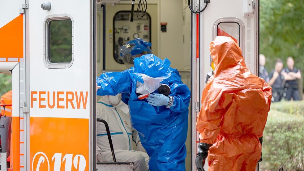 Der Transport von hochansteckenden Patienten in die Uniklinik wird immer wieder geübt, so wie hier im Jahr 2022. Foto: Boris Roessler
