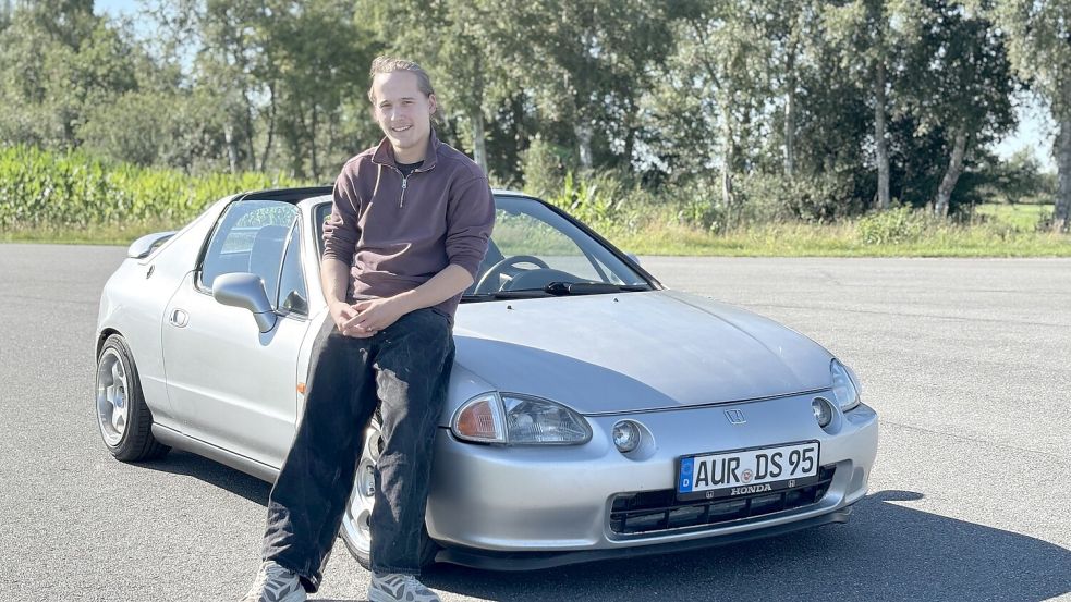 Mike Klöver aus Wiesmoor hat Anfang dieses Jahres in einen Oldtimer investiert. Foto: Eva van Loh