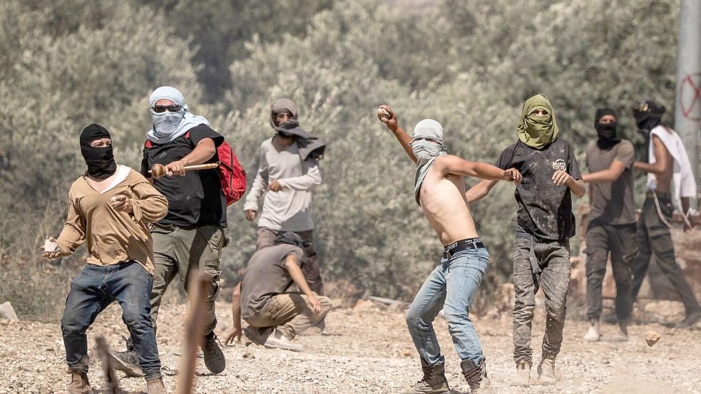 Rechtsgerichtete israelische Siedler greifen regelmäßig im Westjordanland Palästinenser an. (Archivbild) Foto: Ilia Yefimovich
