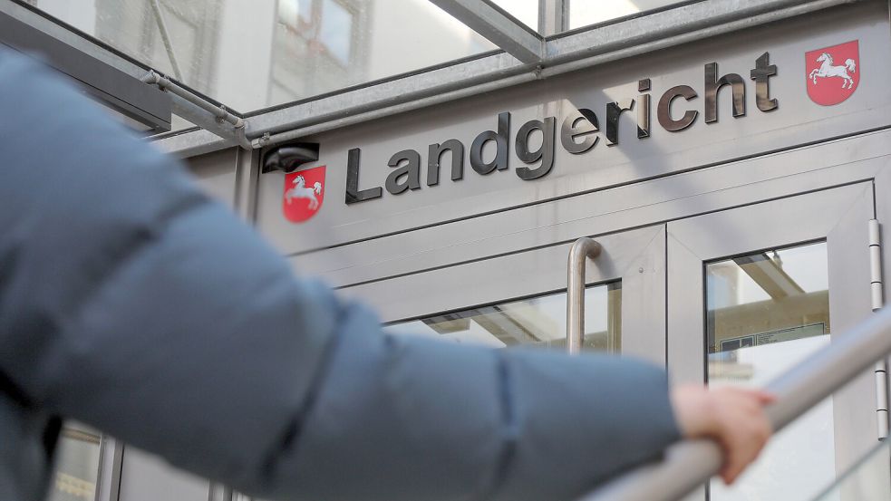 Vor dem Landgericht Aurich geht es um den sexuellen Missbrauch eines Mädchens in Emden. Der Täter hat eine geständige Einlassung abgegeben. Foto: Romuald Banik