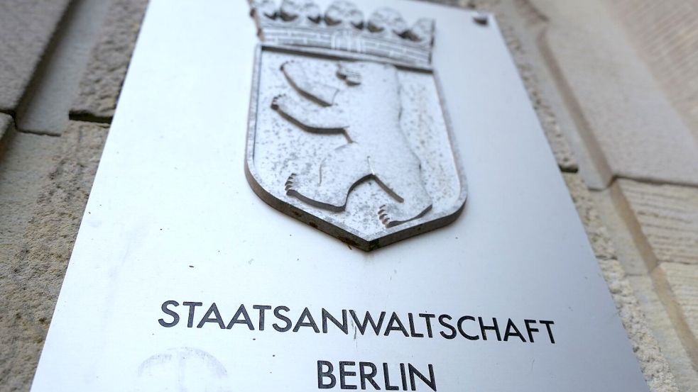 Die Staatsanwaltschaft Berlin hat Anklage erhoben gegen einen 68-Jährigen wegen vielfacher Vergewaltigung. (Symbolbild) Foto: Soeren Stache/dpa