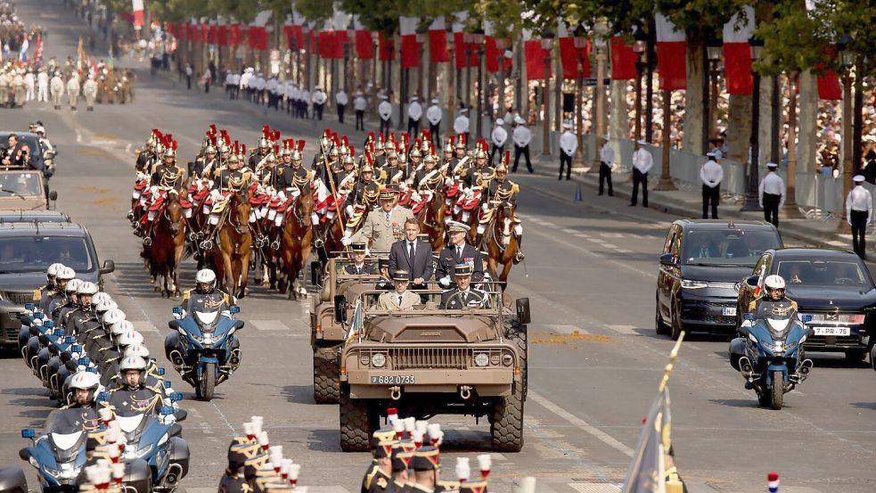 Truppen der Länder der Koalition der Willigen führten die Militärparade zum französischen Nationalfeiertag an. Foto: Thomas Padilla