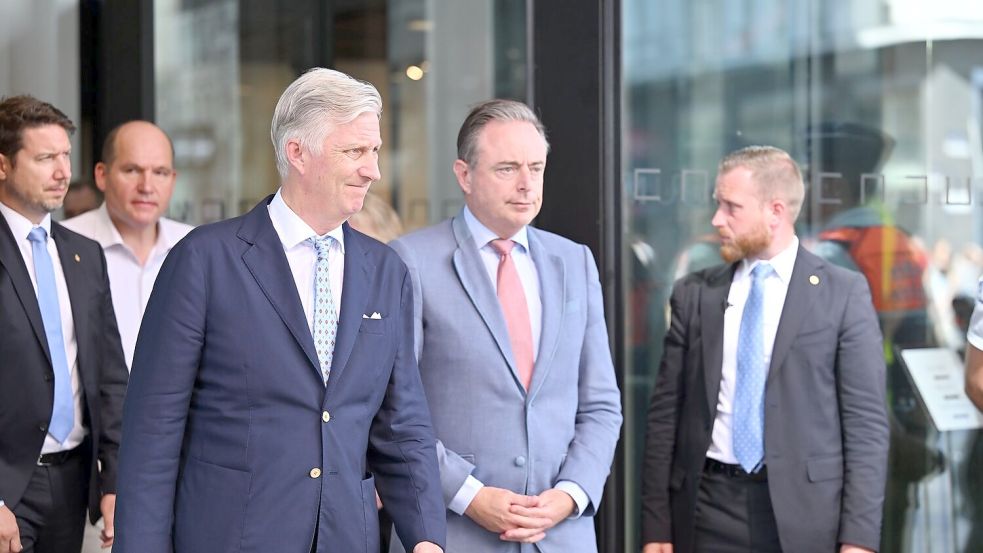 Der belgische König Philippe und Ministerpräsident Bart De Wever besuchen den Ort. Foto: Emile Windal