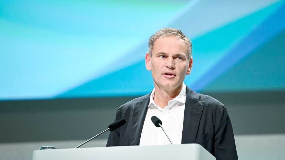 Volkswagen-Konzernchef Oliver Blume äußert sich erstmals zum möglichen Ausmaß des Stellenabbaus. (Archivbild) Foto: Britta Pedersen