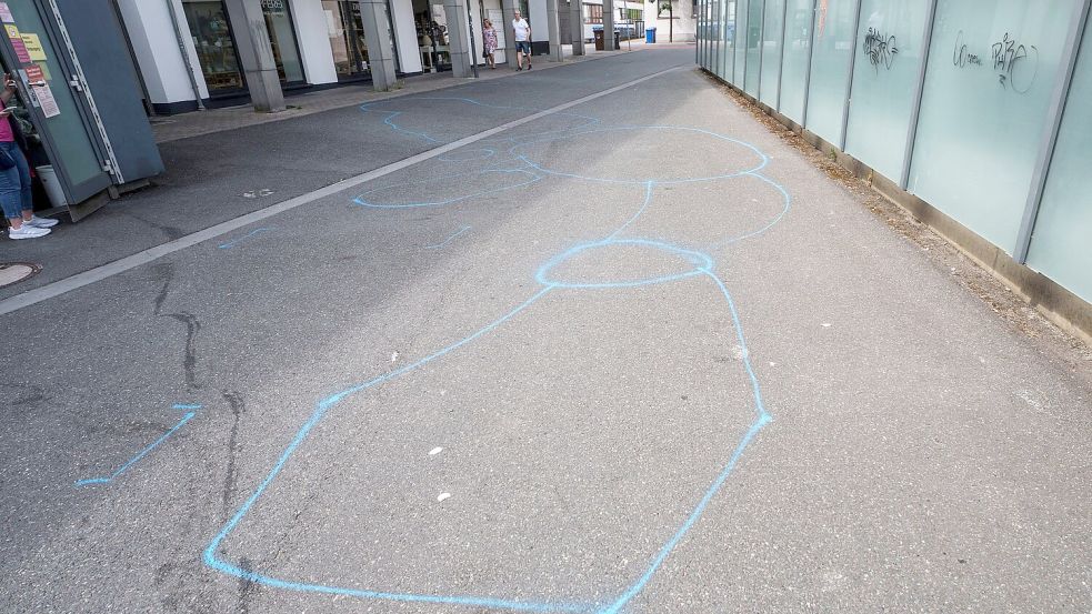 Am nächsten Tag waren noch einige Markierungen am Boden zu sehen. Foto: Andreas Arnold