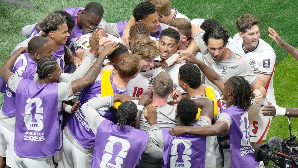 England feiert Torschütze Gordon. Foto: Lynne Sladky