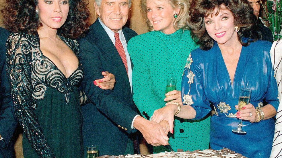 Diahann Carroll, John Forsythe, Linda Evans und Joan Collins aus der Hit-Serie „Der Denver-Clan“. (Archivbild) Foto: Reed Saxon/AP/dpa