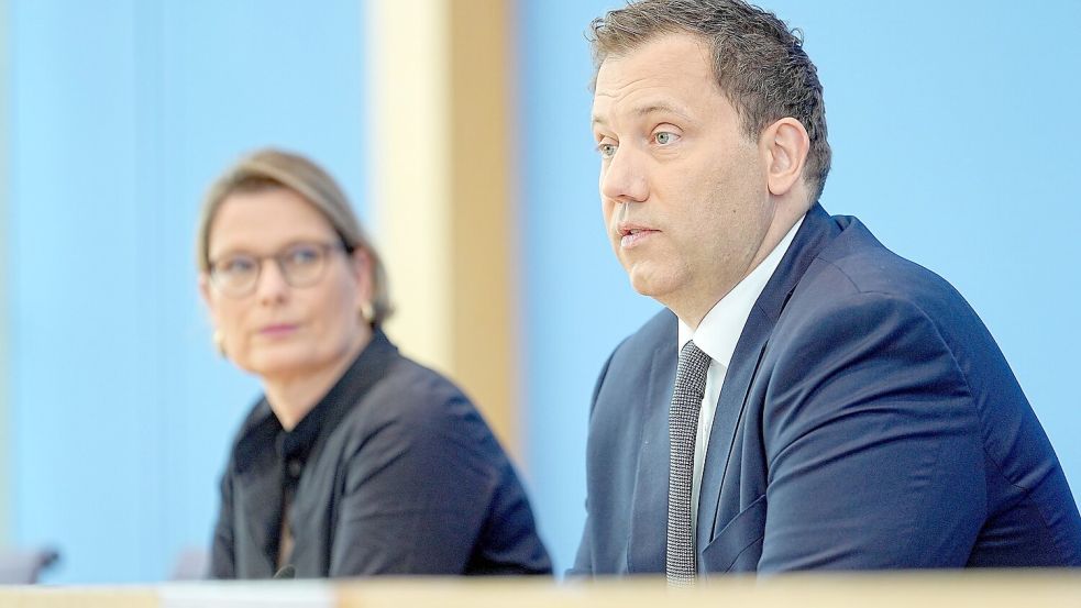 Vorstellung eines Aktionsplans zur Bekämpfung von Steuer- und Finanzkriminalität: unter anderem härtere Strafen, Registrierkassen-Pflicht und bessere Koordination von Ermittlungen Foto: Michael Kappeler/dpa