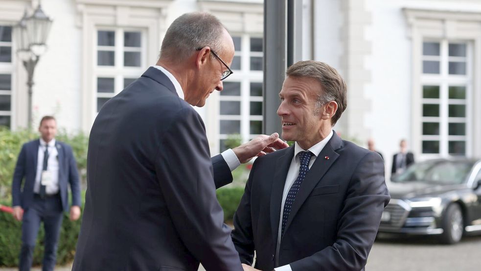 Merz und Macron haben am Abend das Regierungstreffen vorbereitet. Foto: Rolf Vennenbernd/dpa
