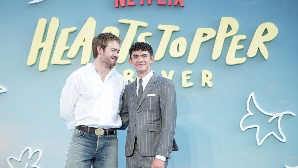 Überzeugend als Liebespaar: die Schauspieler Kit Connor (links) und Joe Locke. (Archivbild) Foto: Scott A Garfitt