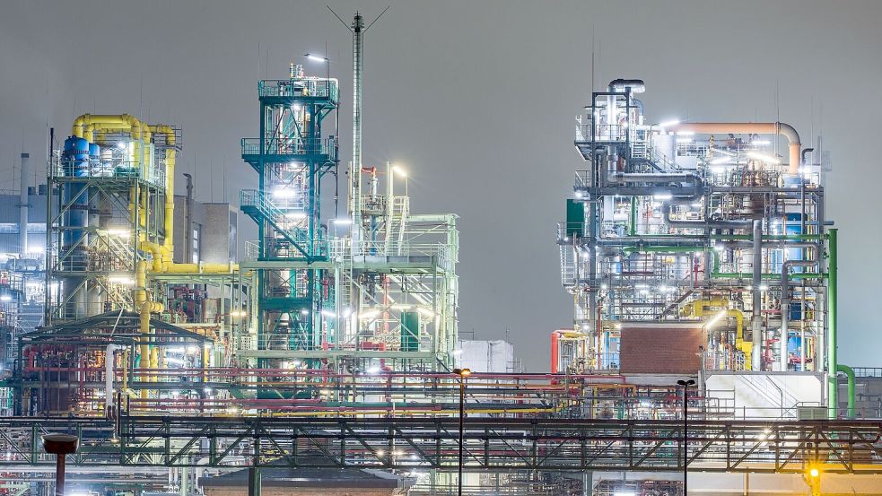 Besonders energieintensive Industrien - dazu zählt etwa die Chemie- und die Stahlindustrie - bekommen einen Teil ihrer Zertifikate kostenlos. (Symbolbild) Foto: Andreas Arnold