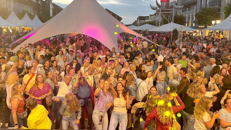 Am Donnerstagabend ging es auf dem Marktplatz los. Foto: Udo Hippen