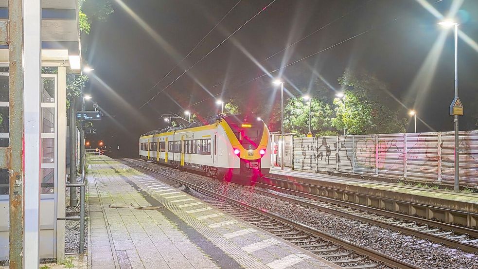 Ein 36 Jahre alter Fahrgast ist nach einer brutalen Attacke auf einen Bahnmitarbeiter auf freiem Fuß. Foto: Melanie Keul/EinsatzReport24 /dp