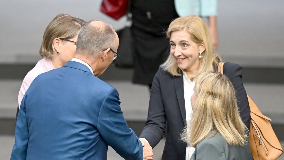 Gesundheitsministerin Warken machte deutlich, dass Vergütungen weiter steigen können. (Archivbild) Foto: Elisa Schu