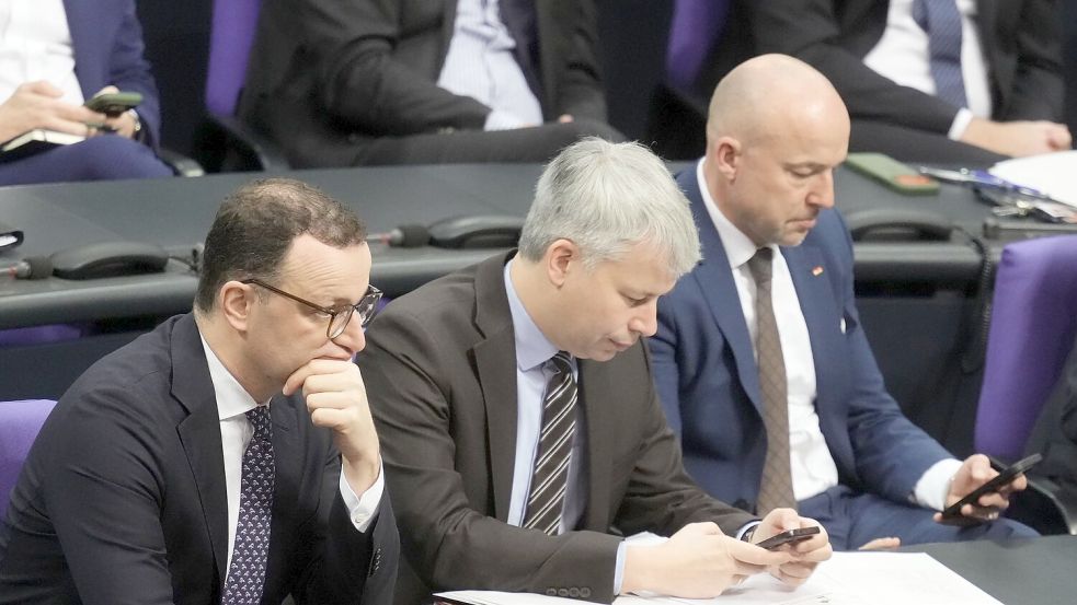 Hoffmann und Bilger nehmen Spahns Rolle vorübergehend ein. (Archivbild) Foto: Michael Kappeler/dpa