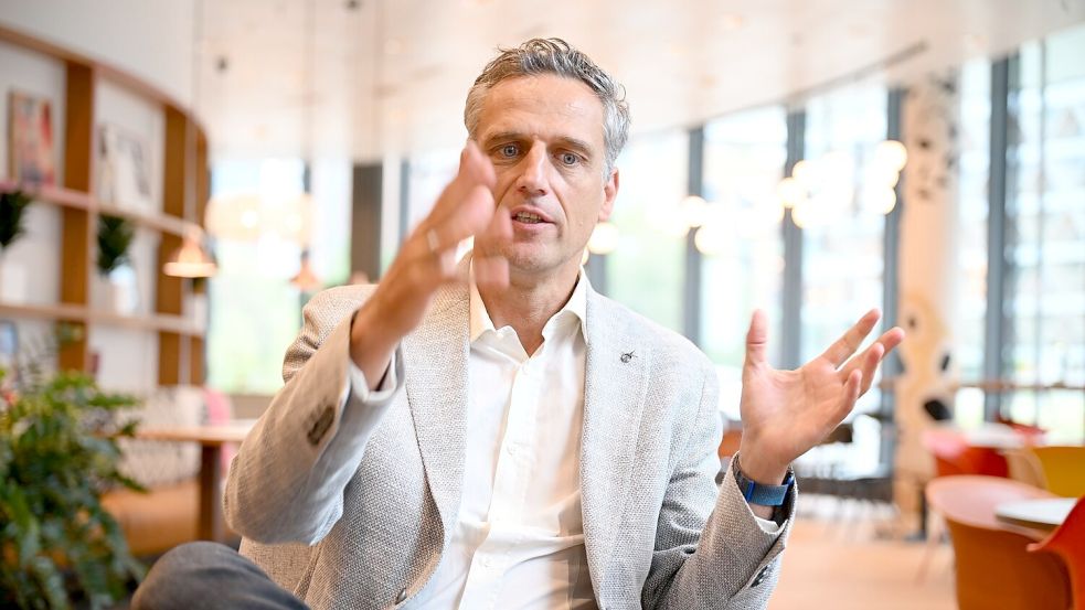 Es geht nach oben mit den Löhnen: Amazon-Deutschlandchef Rocco Bräuniger hofft auf mehr Neueinstellungen. (Archivbild) Foto: Wolf von Dewitz/dpa