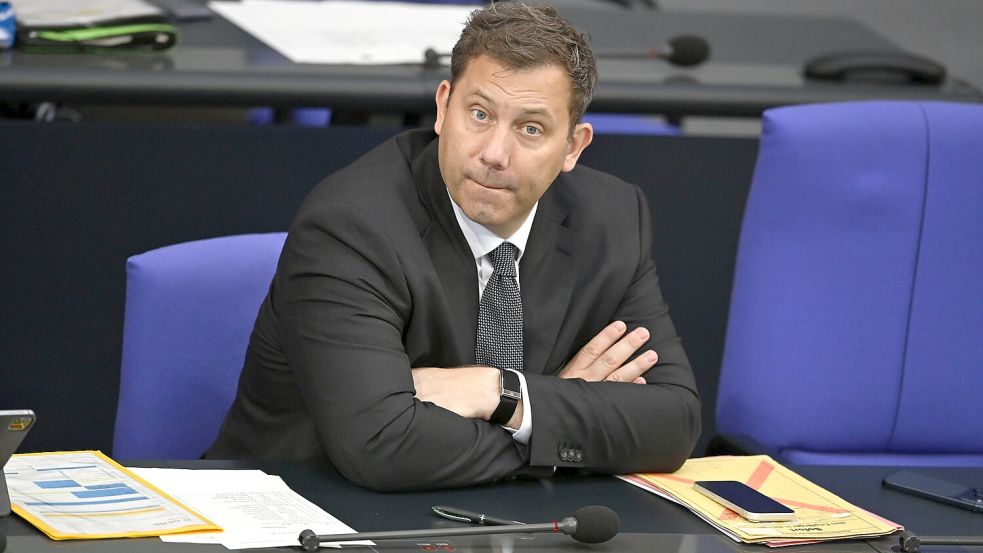 „Diejenigen, die jeden Tag den Laden am Laufen halten, müssen am Ende mehr in der Tasche haben“, hatte Finanzminister Lars Klingbeil versprochen. Foto: dpa/Elisa Schu