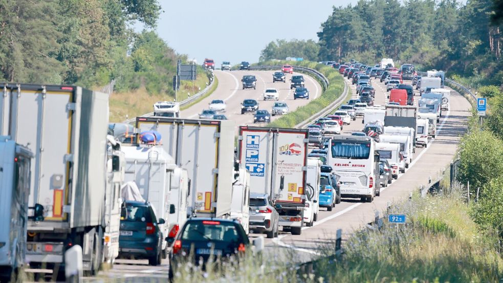 Der Verkehr in Deutschland wird dichter. (Foto:Archiv) Foto: Christian Butt/dpa