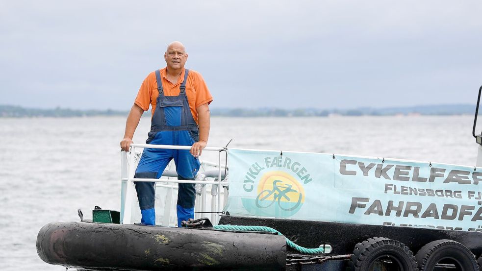 Palle Heinrich ist der Kapitän der Fahrradfähre, die in den Sommermonaten zwischen Deutschland und Dänemark pendelt. Foto: Marie Gloe