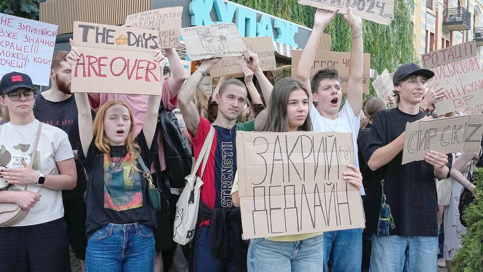 Die Demonstranten haben sich mit ihrer Forderung nach Abberufung von Armeechef Syrskij durchgesetzt. Foto: Efrem Lukatsky
