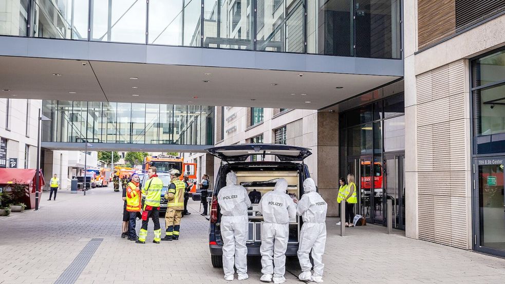 Die Polizei ist zu einem Einsatz in einem Einkaufszentrum ausgerückt. Foto: Christoph Schmidt