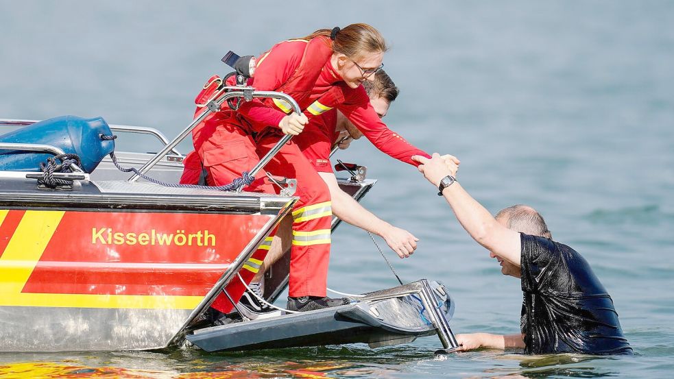 Nicht überall sind gleich professionelle Retter zur Stelle, um Menschen aus einer Notlage im Wasser zu befreien (Archivbild) Foto: Uwe Anspach