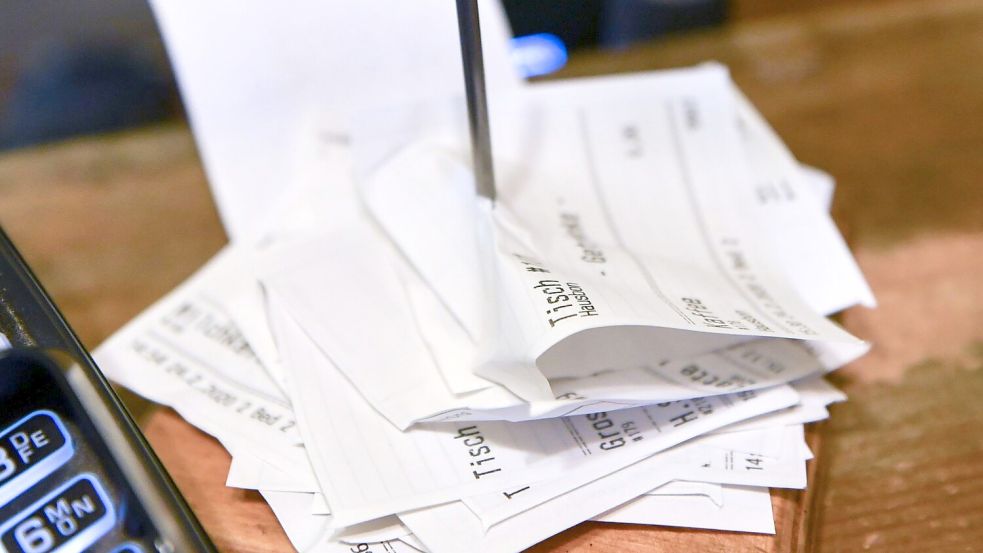Papierbons sollen bald der Vergangenheit angehören. Foto: Jens Kalaene