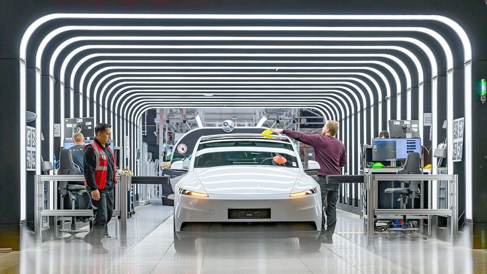 Tesla schaffte ein deutliches Absatzplus. (Archivbild) Foto: Patrick Pleul
