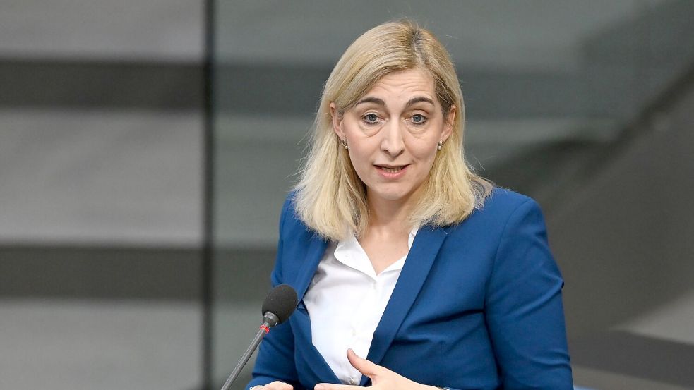 Für Gesundheitsministerin Nina Warken steht ein Jobwechsel an. (Archivbild) Foto: Elisa Schu/dpa