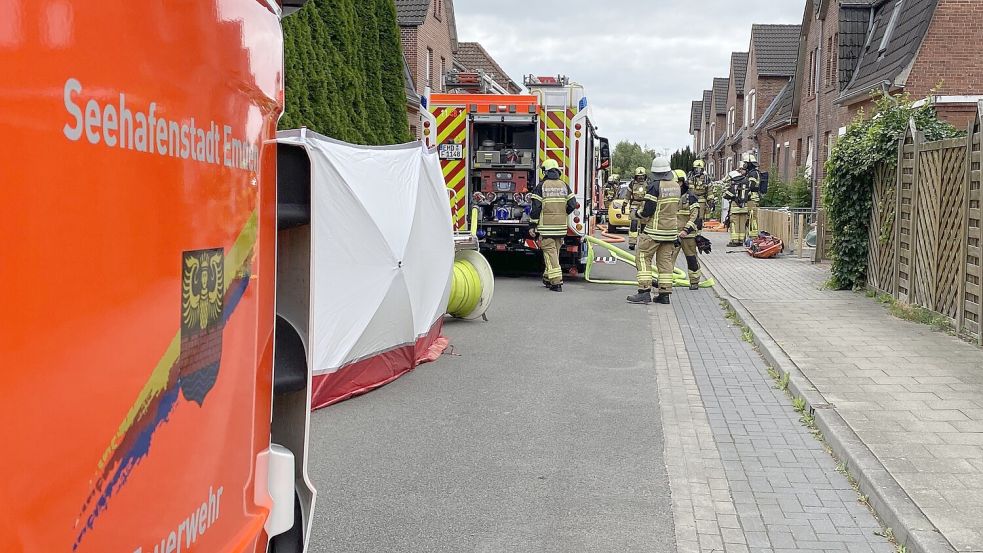 Einsatz für die Feuerwehr: In Transvaal brach ein Feuer in einem Reihenhaus aus. Foto: Feuerwehr Emden