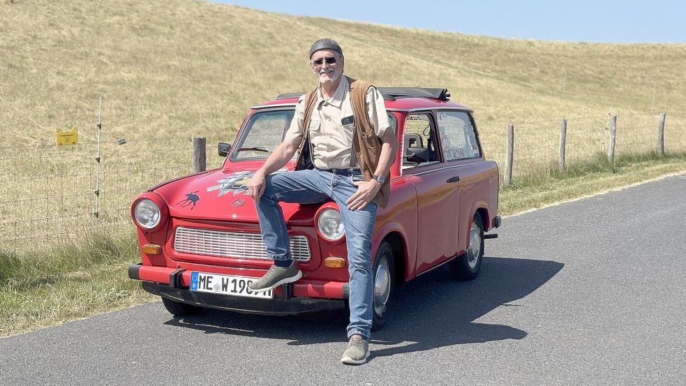 Willy Salzinger und sein Trabant 601 Universal. Foto: Eva van Loh
