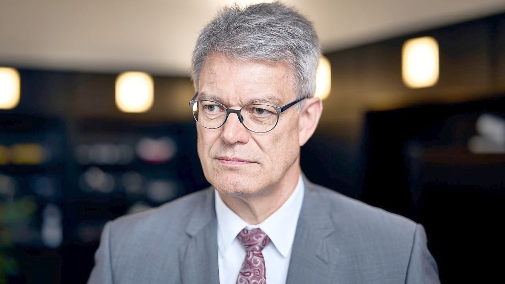 Der Umgang des Kanzlers mit Verkehrsminister Schnieder sorgt für Unmut. (Archivbild) Foto: Michael Ukas