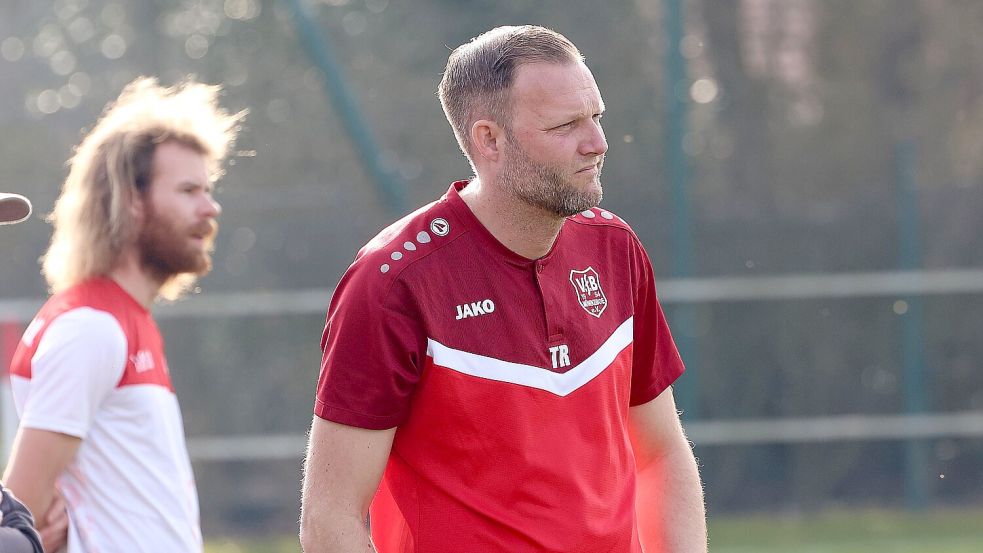 Der Münkeboer Trainer Uwe Delewski feierte einen guten Start. Foto: Wilfried Gronewold