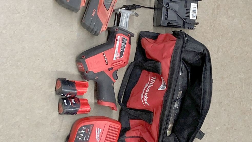 Nach Werkzeugdiebstählen im Großraum Osnabrück hat die Polizei eine Wohnung in Bochum durchsucht. Dabei wurden zahlreiche Elektrowerkzeuge sichergestellt. Werkzeuge2 Foto: Polizeiinspektion Osnabrück