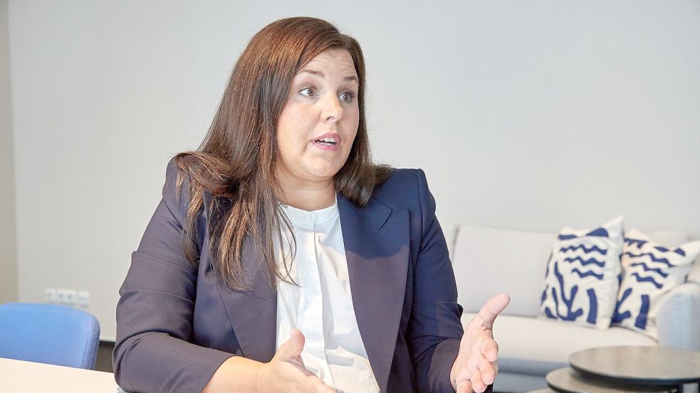 Die Vorsitzende der Justizministerkonferenz, Hamburgs Justizsenatorin Anna Gallina (Grüne), sagt, der Anschlag auf den CSD in Berlin müsse erst einmal aufgearbeitet werden. (Archivbild) Foto: Georg Wendt