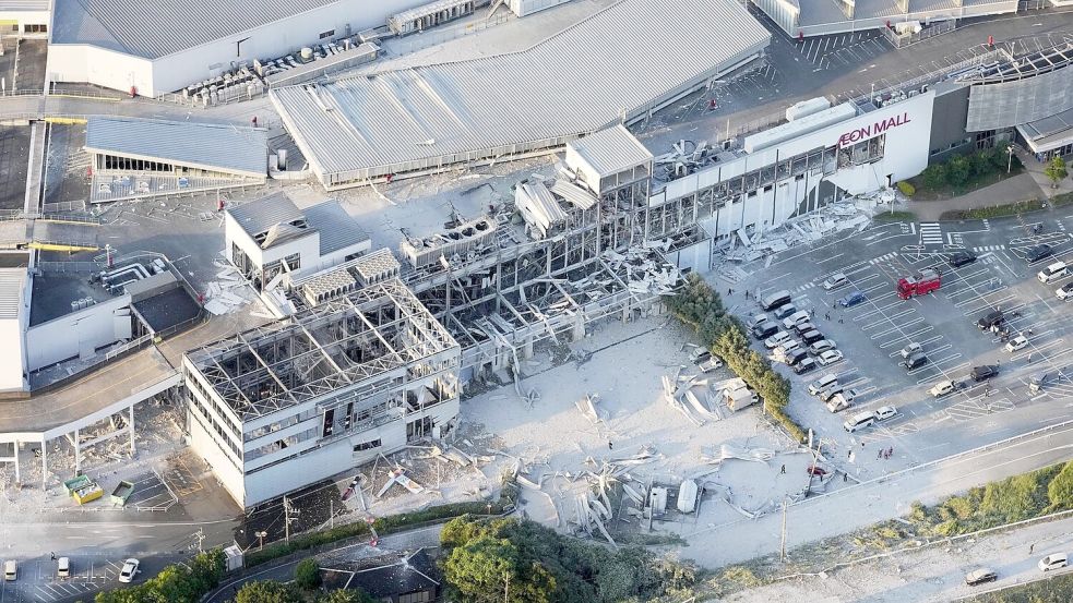 In einem schwer beschädigten Einkaufszentrum galten noch mehrere Menschen als vermisst. Foto: kyodo/dpa
