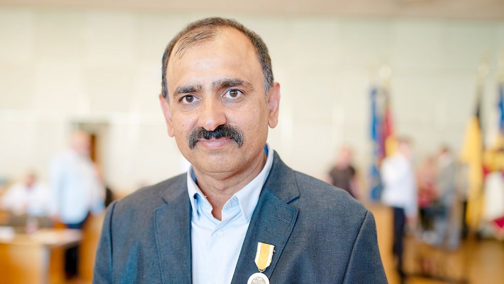 Der Taxifahrer Muhammad Afzal ist mit der Rettungsmedaille des Landes Baden-Württemberg ausgezeichnet worden. Foto: Uwe Anspach