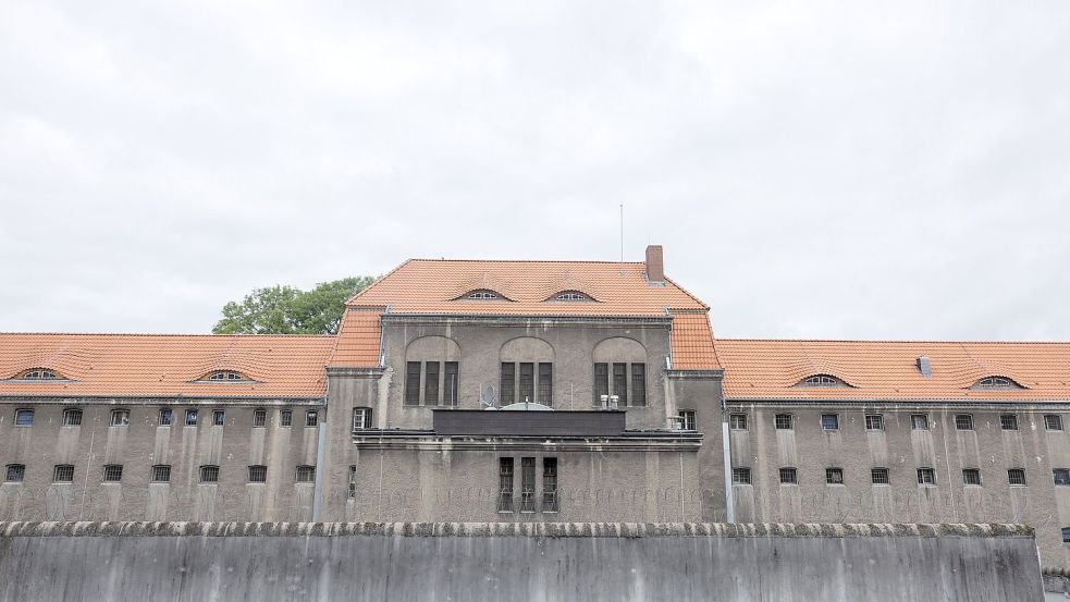 In der JVA Willich 1 wird gegen Vollzugsbeamte ermittelt. (Archivbild) Foto: Rolf Vennenbernd