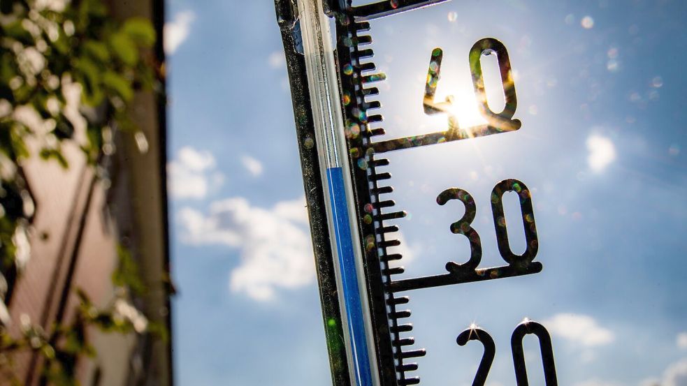 Bis auf 39 Grad können die Werte am Donnerstag laut DWD steigen. (Symbolbild) Foto: Frank Rumpenhorst/dpa