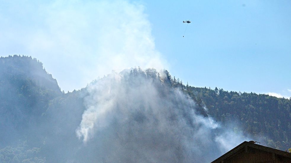 Auch heute sollen wieder Löschhubschrauber zum Einsatz kommen. Foto: Uwe Lein