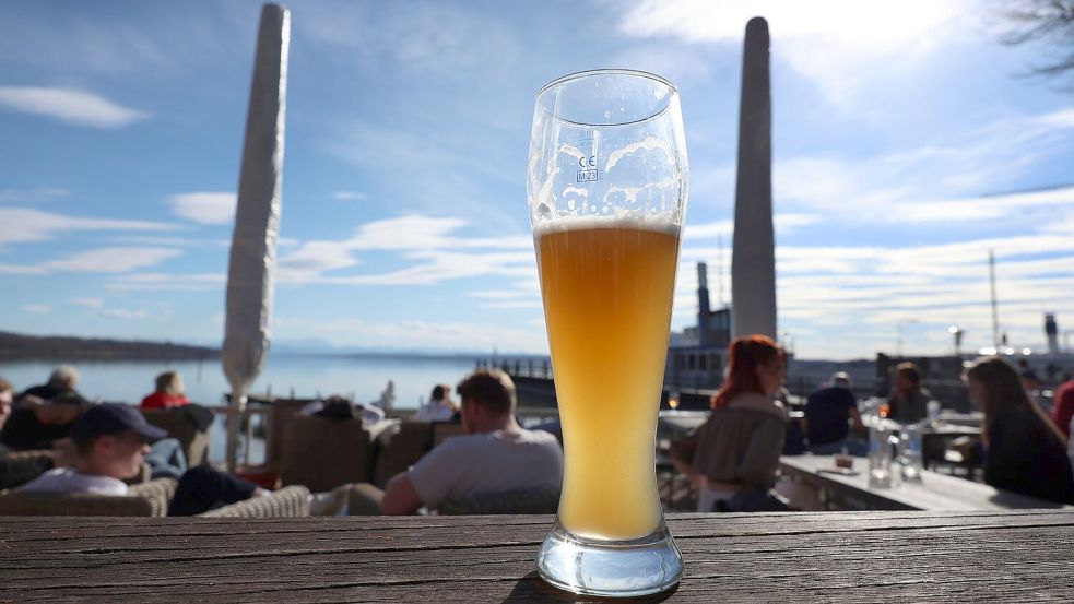 Mit oder ohne Alkohol? Weizenbier schmeckt vielen Menschen in beiden Varianten. (Archivbild) Foto: Karl-Josef Hildenbrand