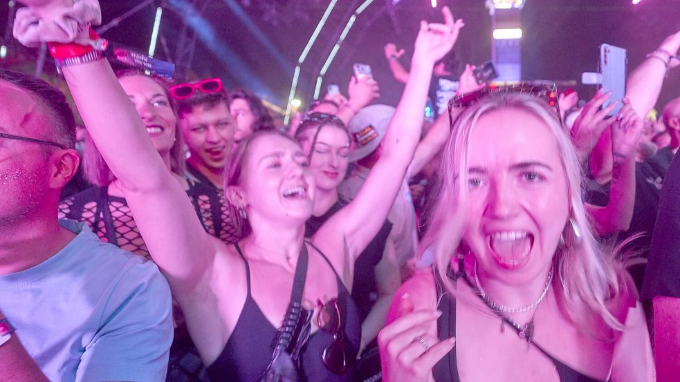 Zehntausende Raver feiern beim Nature One Festival. Foto: Thomas Frey