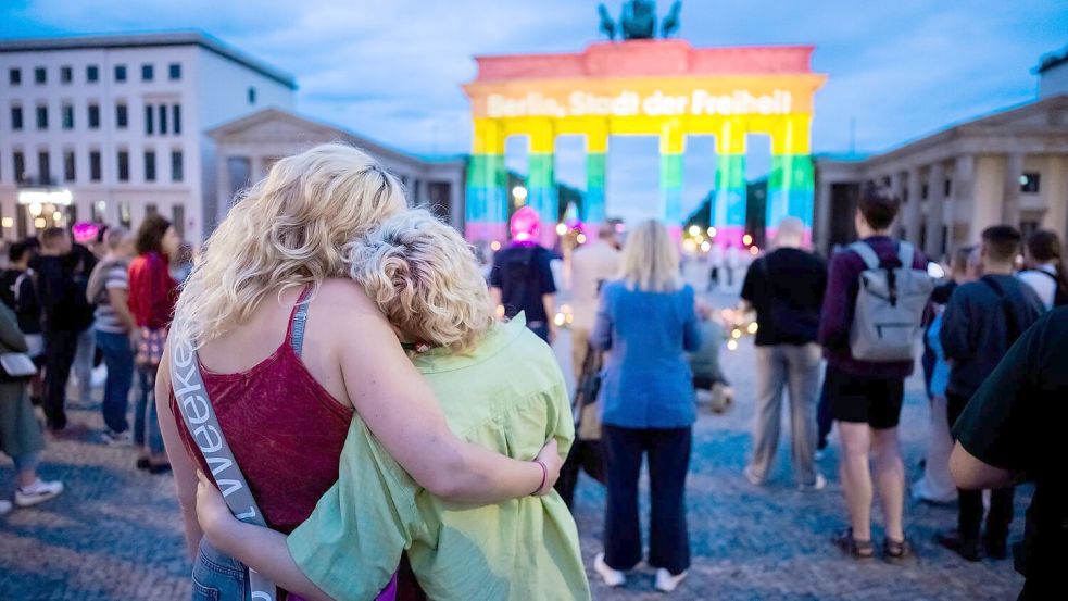 Angriff auf die Freiheit der anderen: Berlin nach dem Anschlag auf den CSD Foto: Christoph Soeder/dpa