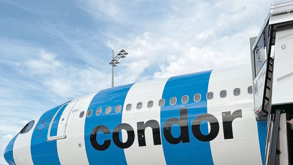 Im blau-weißen Flieger ging es für die rot-weißen Bayern nach Asien. Foto: Christian Kunz