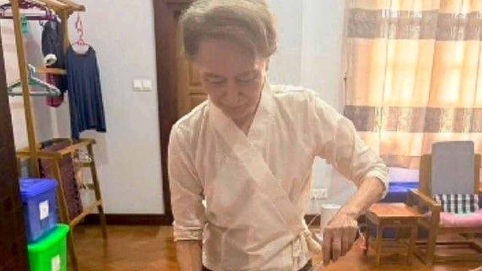 Die Militärregierung veröffentlichte auch Fotos, die Suu Kyi an ihrem Geburtstag im Juni zeigen sollen. Foto: Uncredited