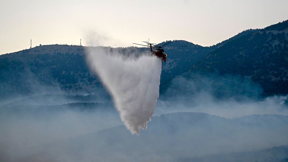 Für die Piloten der Löschhubschrauber sind die Einsätze sehr gefährlich. Foto: Michael Varaklas