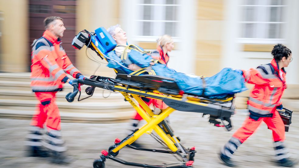 Nach einem Schlaganfall zählt jede Sekunde. Jede Minute ohne Behandlung verschlechtert die Chancen einer Genesung. Foto: Besim Mazhiqi / Stiftung Deutsche Schlaganfall-Hilfe