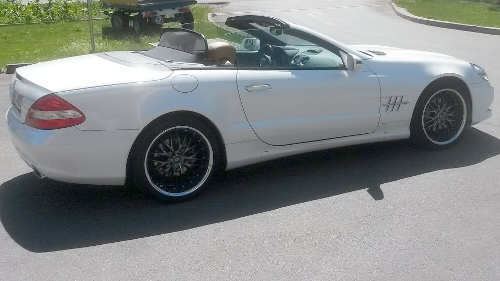 Dieser Mercedes SL 350 fiel bei der Hauptuntersuchung durch. Für die Barracuda-Felgen lag zwar eine allgemeine Betriebserlaubnis (ABE) vor, doch der Vorbesitzer hätte die Räder gemäß der ABE in die Papiere eintragen lassen müssen. Foto: Prins