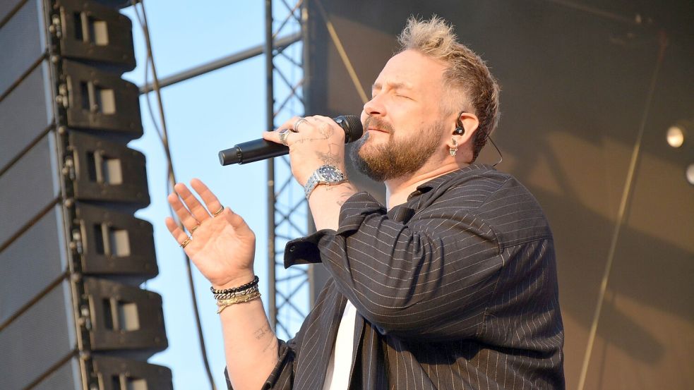 Florian Künstler zeigte in Aurich, wieviel Kraft in leisen Tönen liegen kann. Foto: Karin Eden