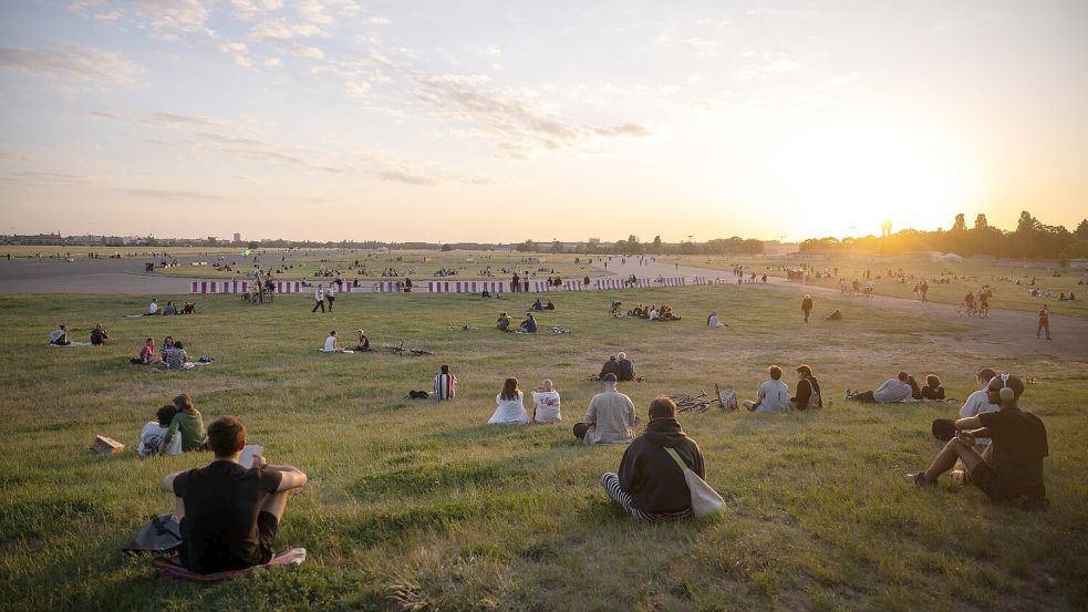 Das Tempelhofer Feld wird zur Bühne für das Berlin Circus Festival“. (Archivbild) Foto: Sebastian Gollnow